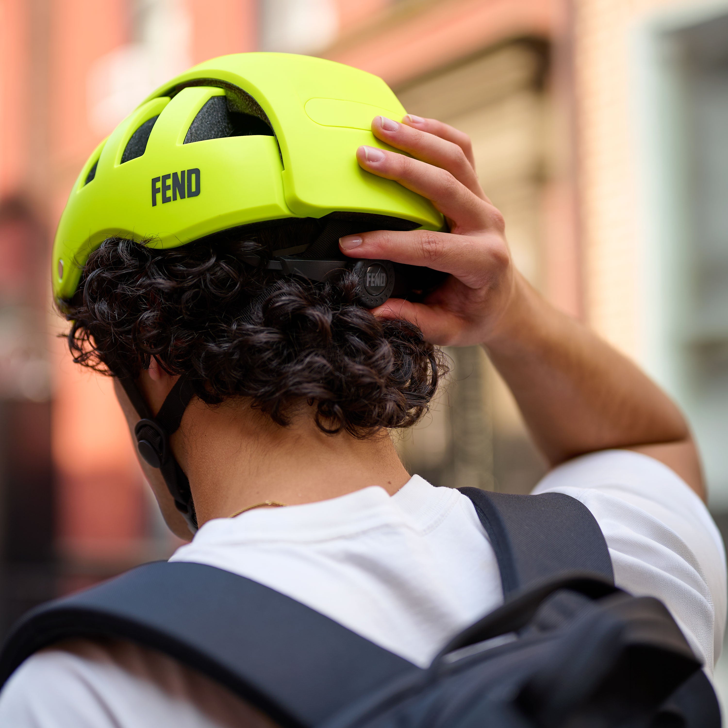 fend-super-casque-v-lo-pliable-noir-carbone-m image 8